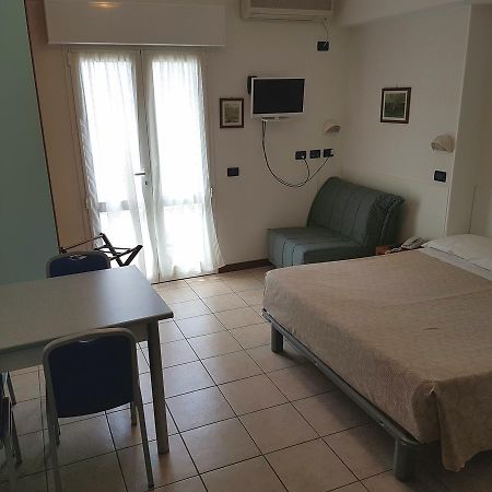 Hotel Residence Adriana Cesenatico Exterior photo
